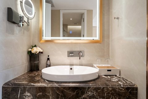 柏丽艾尚酒店(连云港盐河巷高铁站店)