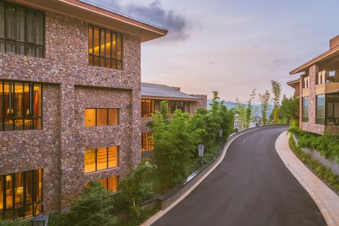 安宁金方森林温泉半山酒店