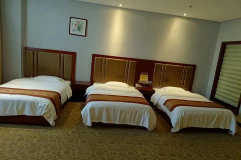 鹿城商务酒店(商南鹿城中学店)