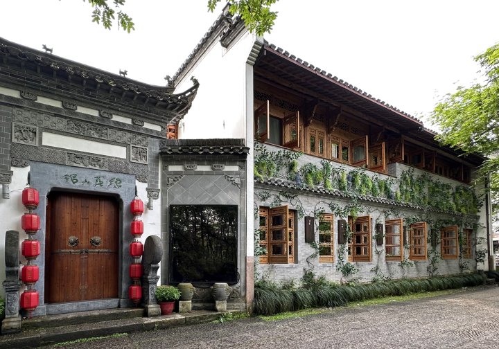 浪漫花涧·绿荫山馆民宿(黄山高铁北西溪南古村落景区店)