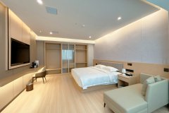 芒康朗庭假日酒店