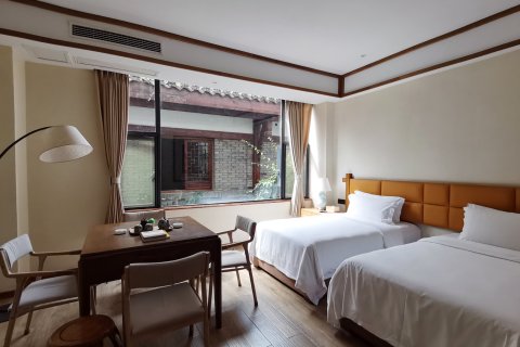 重庆飞花渡水宿