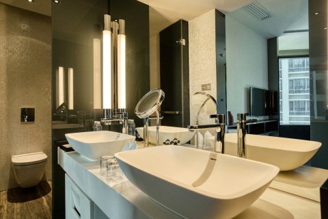 深圳乐酒店(太安地铁站东湖公园店)