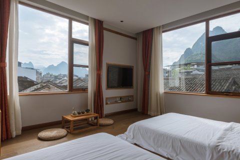 榕忆河畔小住(阳朔兴坪古镇20元人民币背景店)