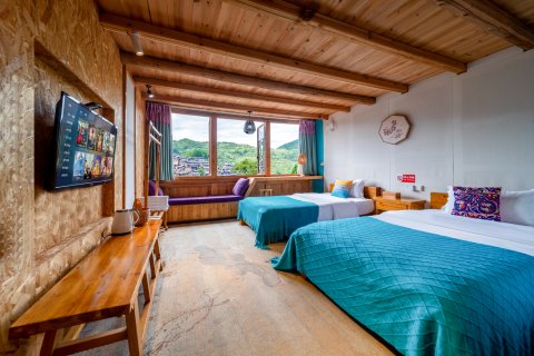 陌上花开·VG天空之境全景美宿(西江千户苗寨观景台猪圈咖啡店)