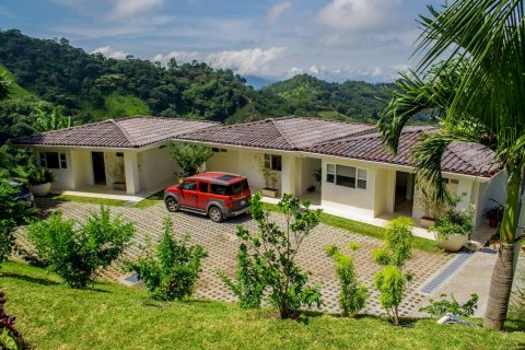 The Retreat at Altos del Monte(The Retreat at Altos del Monte)