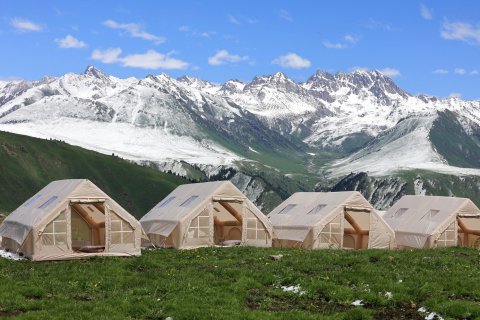 尼勒克仙女湖云端露营地