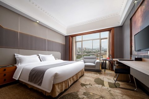 惠来群信大酒店