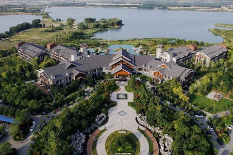 内丘鹊山湖阿尔卡迪亚国际度假酒店