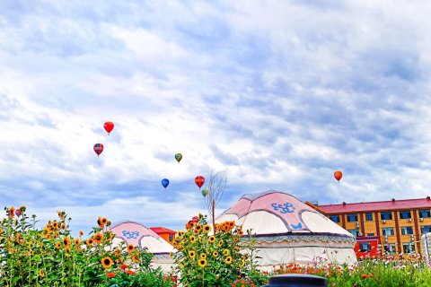 七彩丹霞一米阳光客栈