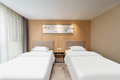 万好酒店(西宁火车站新千夜市店)