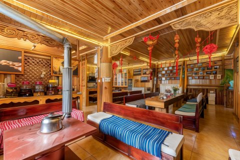 香格里拉青鸟藏式民宿