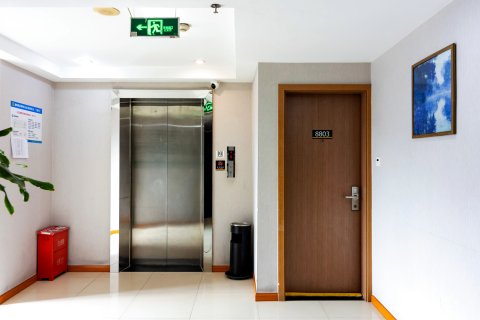 速8酒店(攀枝花中心广场银江湖公园店)