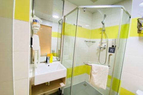 7天酒店(长春红旗街大学城南湖广场店)