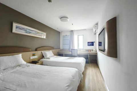 7天酒店(长春红旗街大学城南湖广场店)