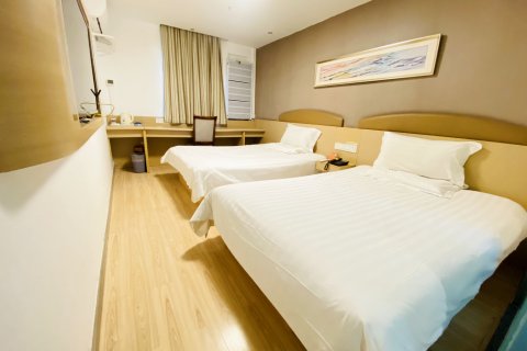 7天酒店(长春红旗街大学城南湖广场店)