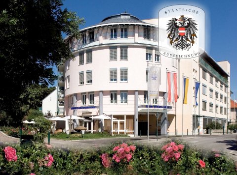 巴特弗斯劳酒店 - 为拥有年轻心态的老人开设的酒店(Die Residenz Bad Vöslau Das Hotel für Junggebliebene Senioren)