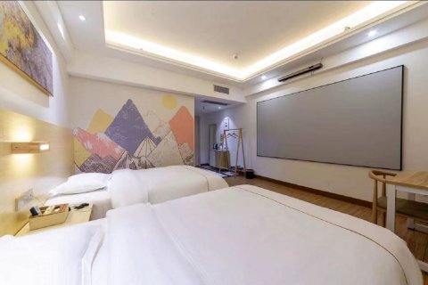 铂睿酒店(化州火车站店)