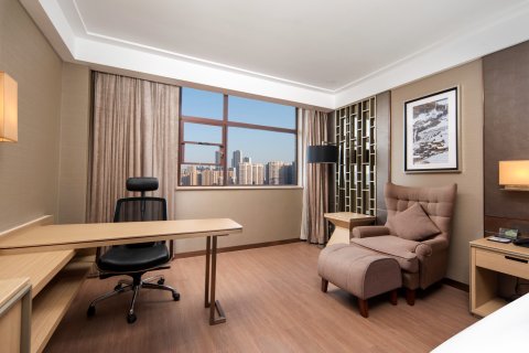 武汉光谷广场杨家湾地铁站怡程酒店