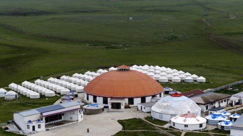 察右中旗天骄战车营地