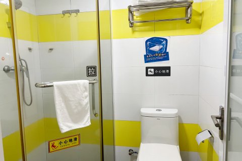 M酒店(厦门海沧马青路地铁站店)