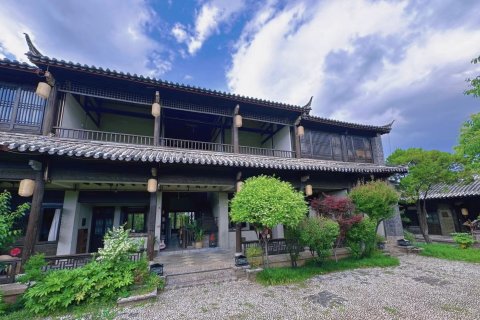 丽江中香界·问云山庄