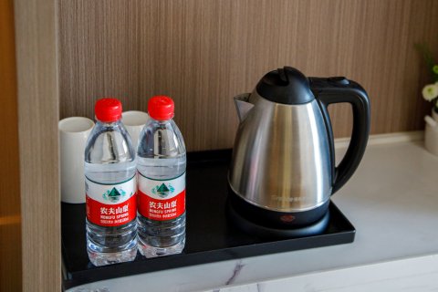 H酒店(孟州汇丰步行街景文百货店)