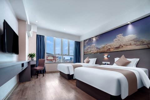 精通酒店(平南步行街中心广场店)