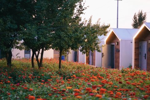 前苑后院民宿(响沙湾店)