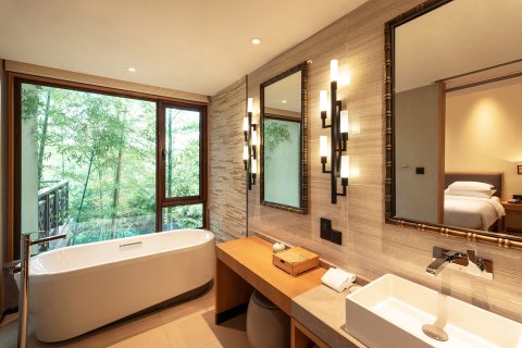 长兴芳草地度假酒店