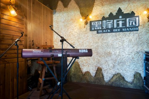 尼勒克天山黑蜂庄园生态酒店