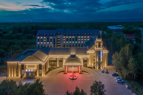 布尔津苏通假日酒店