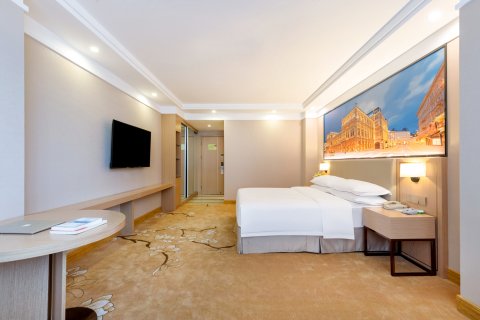 维也纳智好酒店(湛江海滨公园观海长廊店)