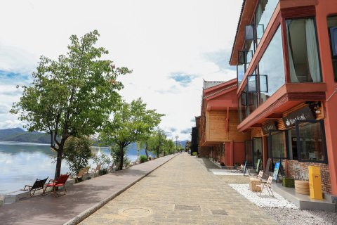泸沽湖淳时·阿瓦东月客栈