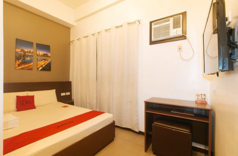 马蒂纳红多兹旅行者酒店(RedDoorz @ Traveler Inn Matina)
