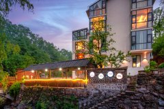 山舍·森林氧吧·溪畔观景设计师美宿(老君山云景索道店)