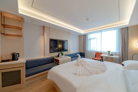 布尔津苏通假日酒店