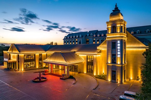 布尔津苏通假日酒店