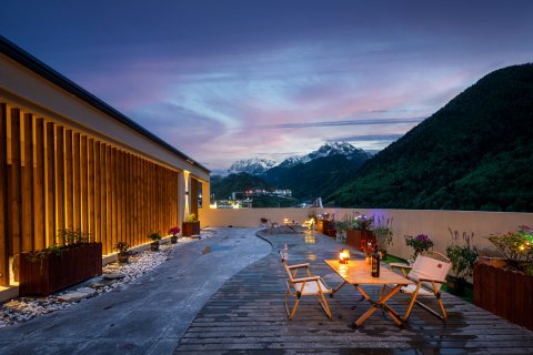 云逸锦峰酒店(四姑娘山店)