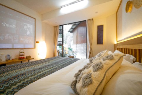 青城山寻与寻宿私汤民宿(泰安古镇店)