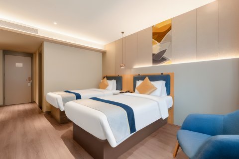 如家商旅酒店(南宁金湖广场地铁站店)