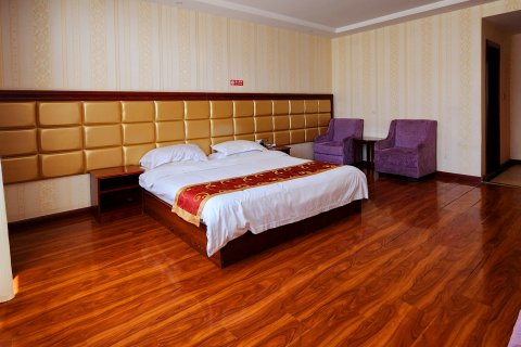 大柴旦华庭商务宾馆(翡翠步行街店)