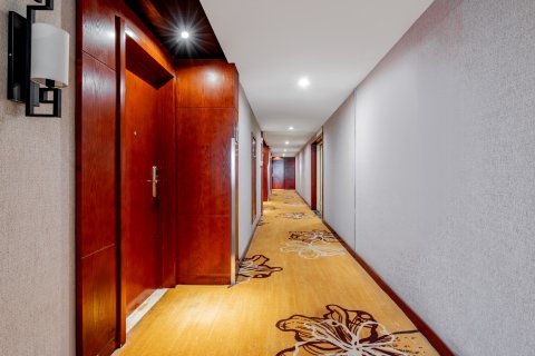 呼和浩特鹊桥大酒店(海亮广场中山路地铁站店)