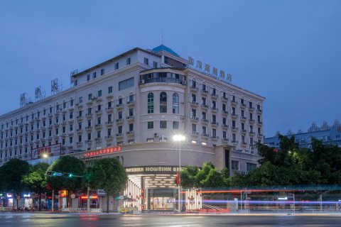 如家商旅酒店(南宁金湖广场地铁站店)