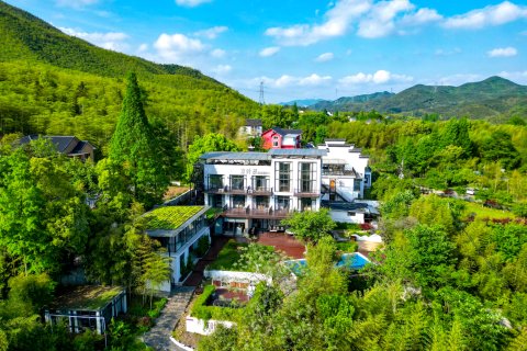 莫干山木叶夏Mood club花园美宿