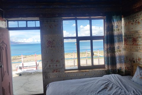 香巴拉临湖民宿