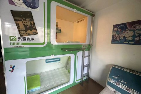 吉林窝牛太空舱青年旅社