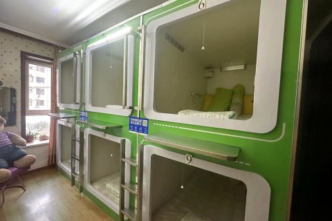 吉林窝牛太空舱青年旅社