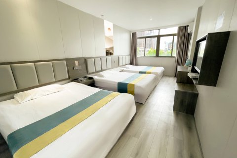 易佰酒店(凤鸣金街汽车站店)