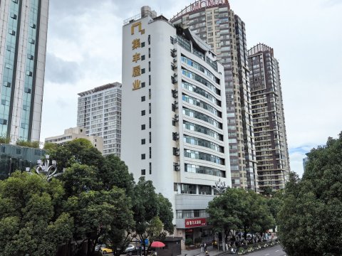 昆明集丰酒店(北京路穿心鼓楼地铁站店)